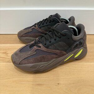 NEW Adidas Yeezy Boost 700 V1 'Mauve' Sneakers EE9614 Size US 9.5 Men's